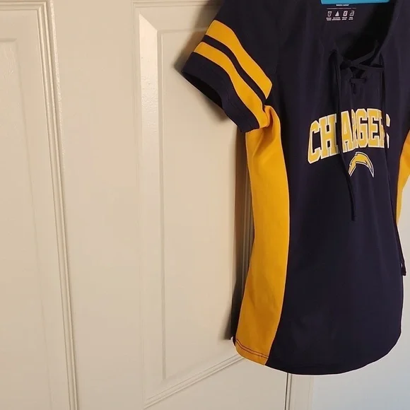 Womans Chargers Small T shirt - Picture 3 of 5